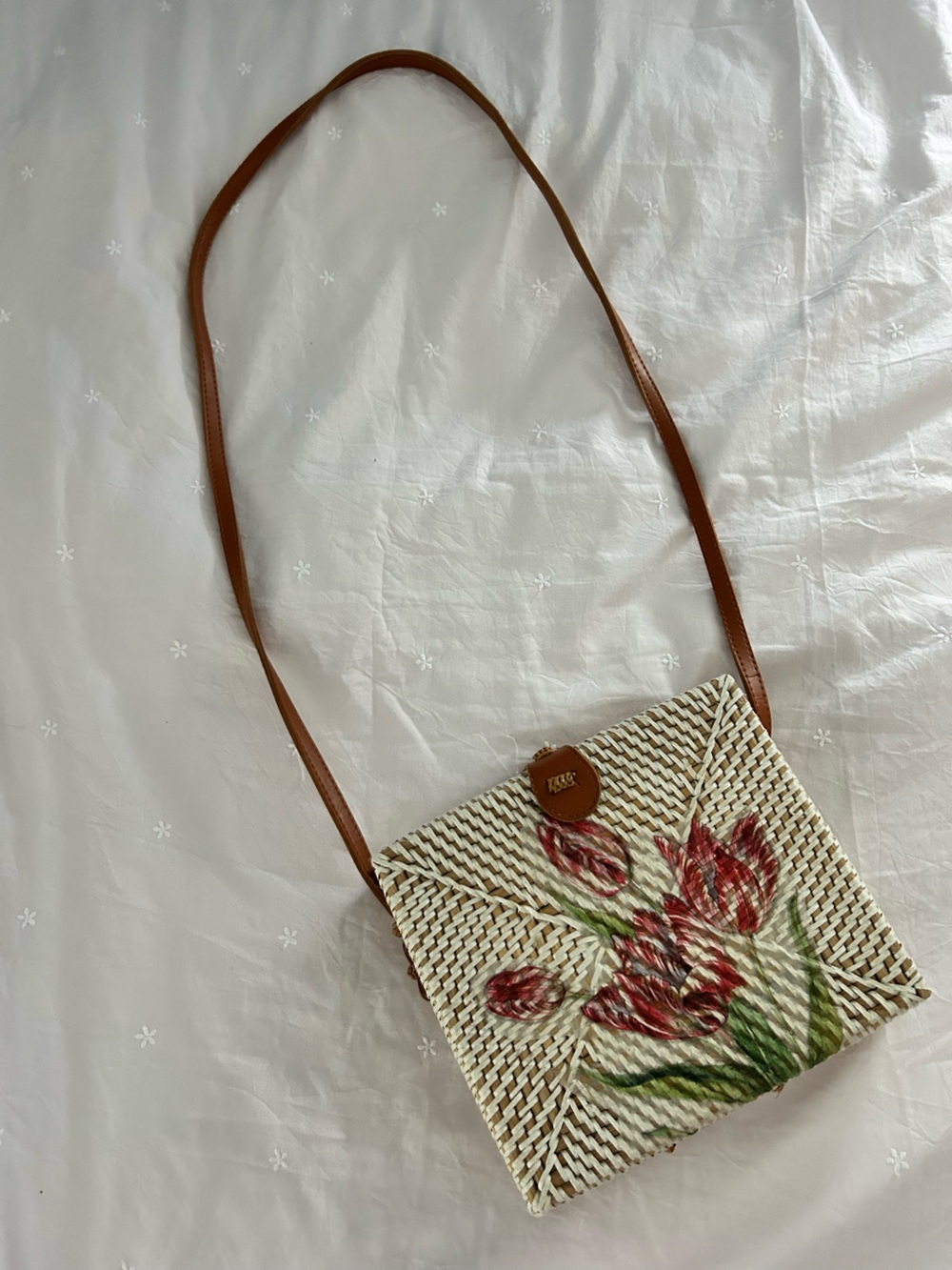 Square white Lilly rattan purse